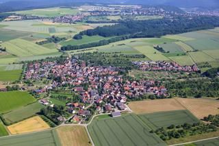 Luftaufnahme der Ortschaft Sachsenhausen