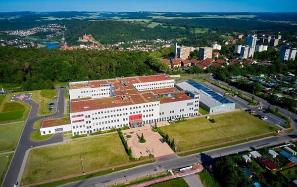 Luftbildaufnahme der Rotkreuzklinik Wertheim