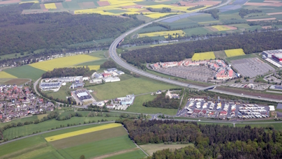 Luftbild Gewerbegebiet westlich der Autobahn