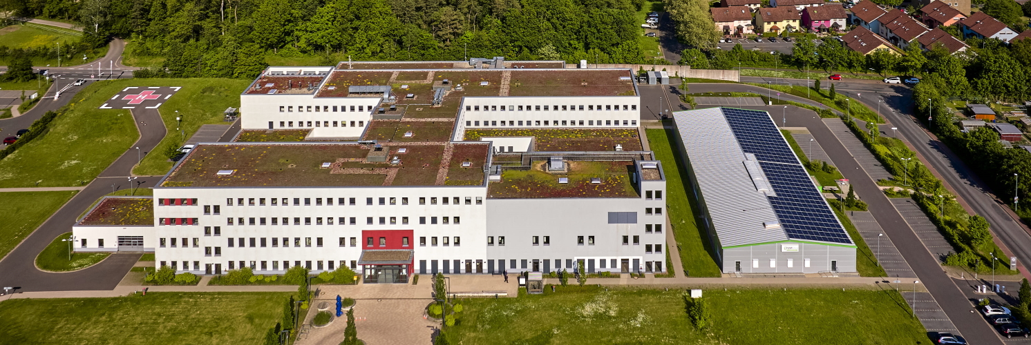 Luftbildaufnahme der ehemaligen Wertheimer Rotkreuzklinik im Stadtteil Reinhardshof.