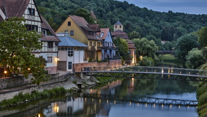 Blick von der Wertheimer Tauberbrücke bei Abendlicht